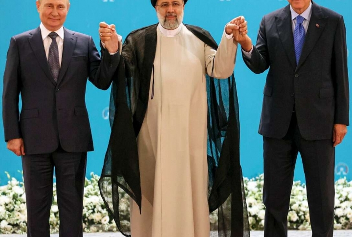 Аятолла Али Хаменеи: Иран не потерпит закрытие границ с Арменией