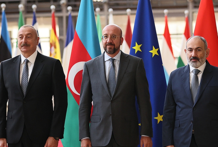 Достигнута договоренность о разработке мирного договора между Арменией и Азербайджаном