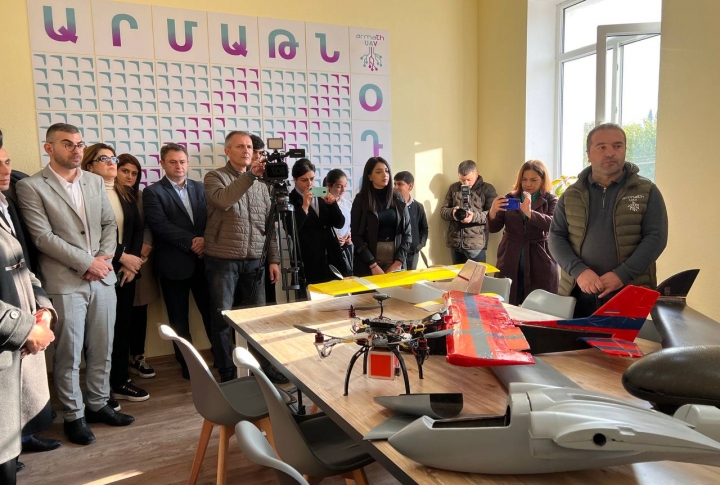 В Мартакерте открылась инженерная лаборатория «Армат в небе»