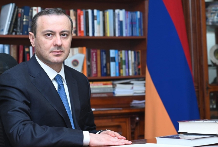 Секретарь СБ Армении обсудил блокаду Арцаха с индийским и французским коллегами