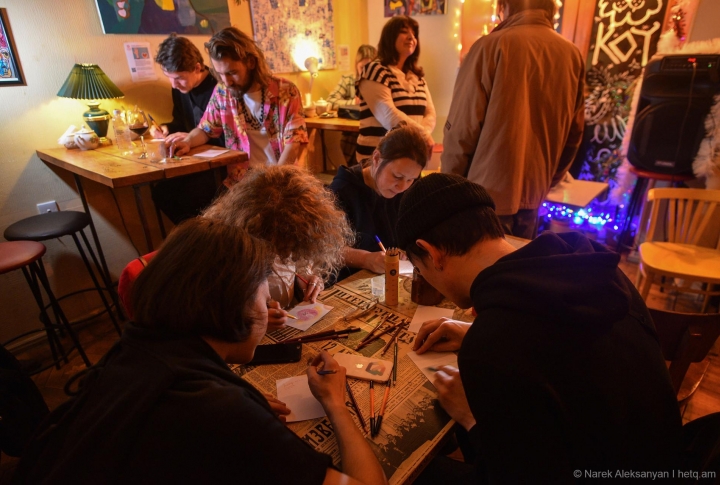 “Хотим мира в мире и чтоб дорогу открыли” - открытки в Арцах и обратно