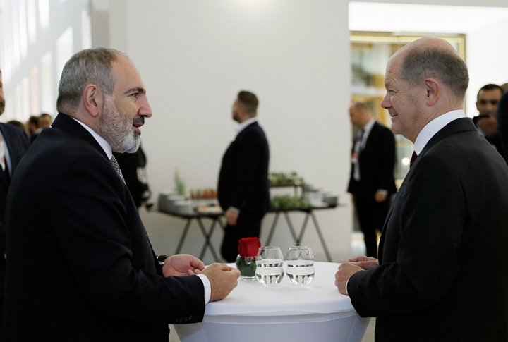 Шольц: решение карабахского конфликта также должно основываться на праве народов на самоопределение