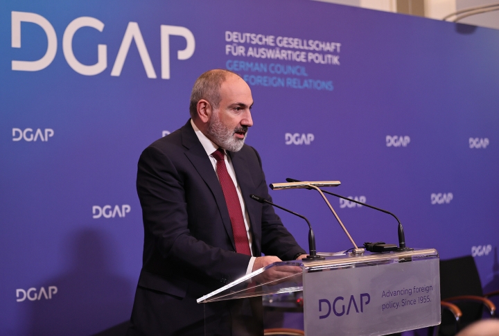 Пашинян: Азербайджан проводит политику этнической чистки в отношении армян Нагорного Карабаха