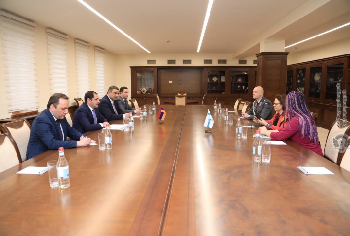 МО Армении и посол Финляндии обсудили сотрудничество в сфере обороны