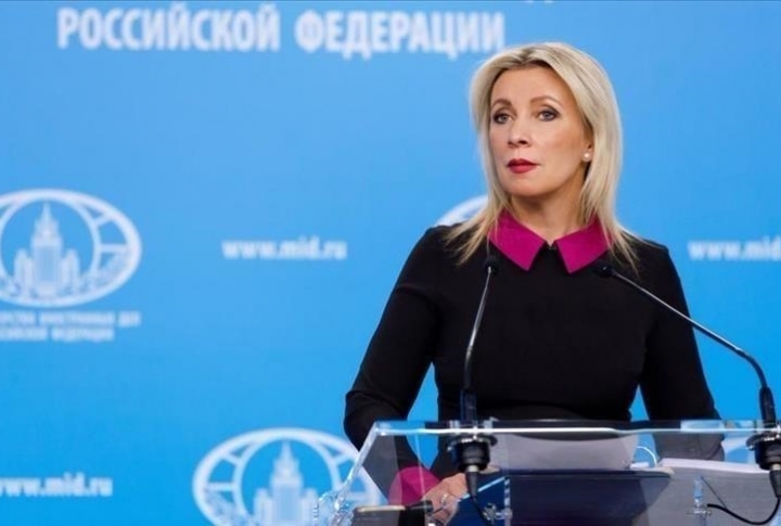 Россия привержена реализации трехсторонних договоренностей, заявила Захарова