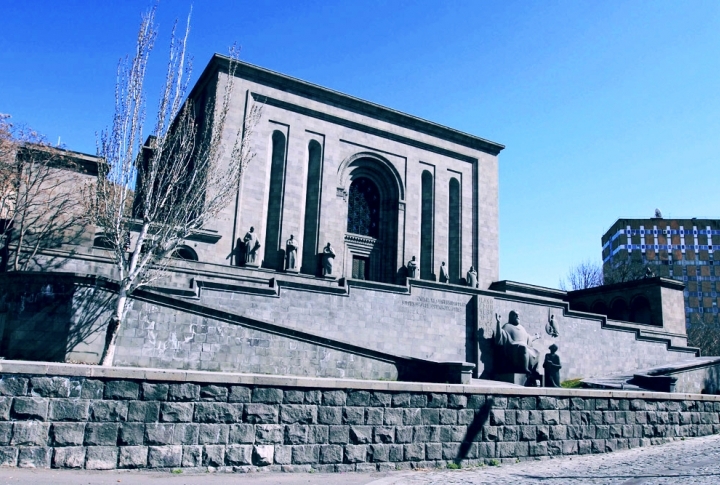 Матенадаран: сокровищница средневековой мысли в современном учреждении