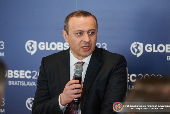 Секретарь СБ Армении призвал Баку воздержаться от максималистских устремлений