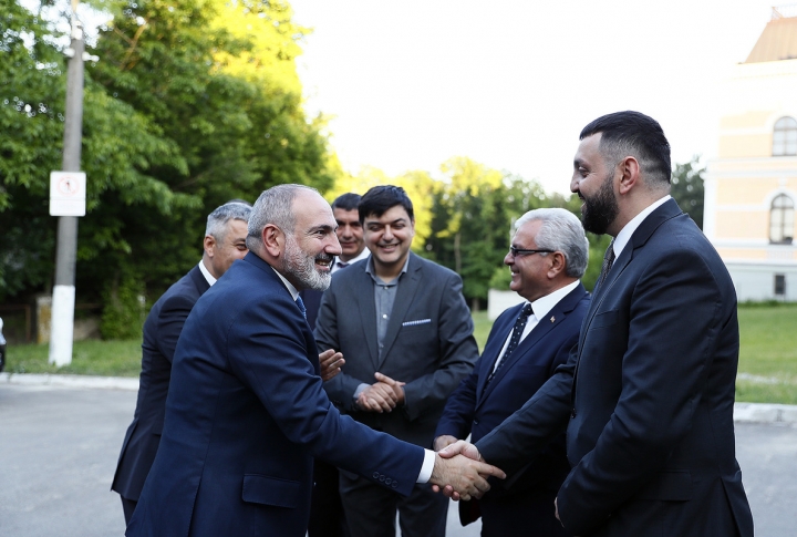 Пашинян провел встречу с представителями армянской общины Молдовы