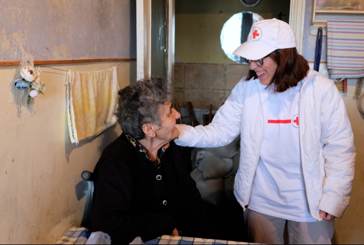 По ту сторону двери: жизнь одиноких пожилых женщин в Армении